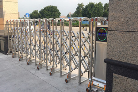 東莞市光正實(shí)驗(yàn)學(xué)校——進(jìn)入出口道閘系統(tǒng)安裝